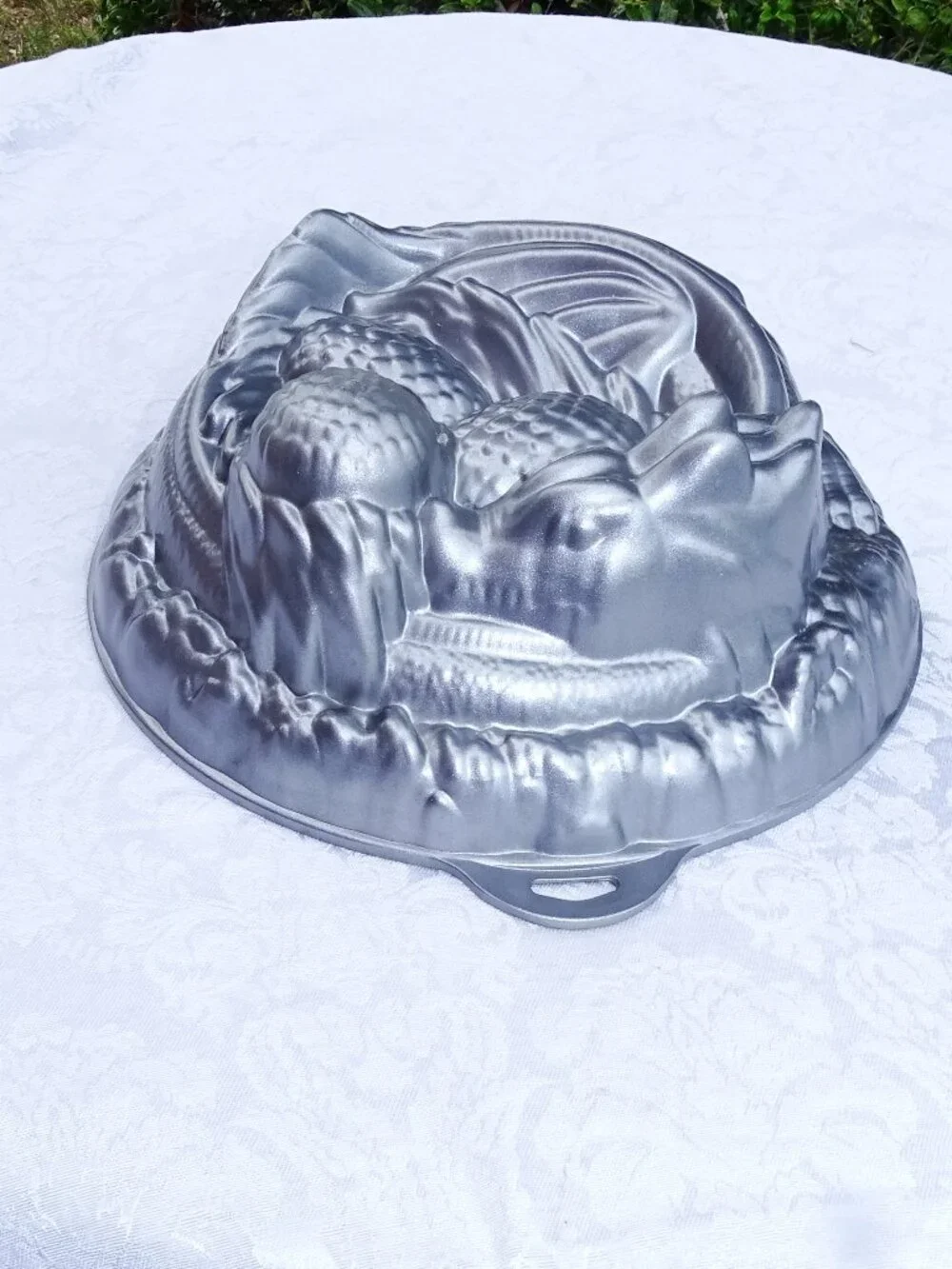 Thinkgeek Game of Thrones Sleeping Dragon w/Eggs Cake Mold Never Used